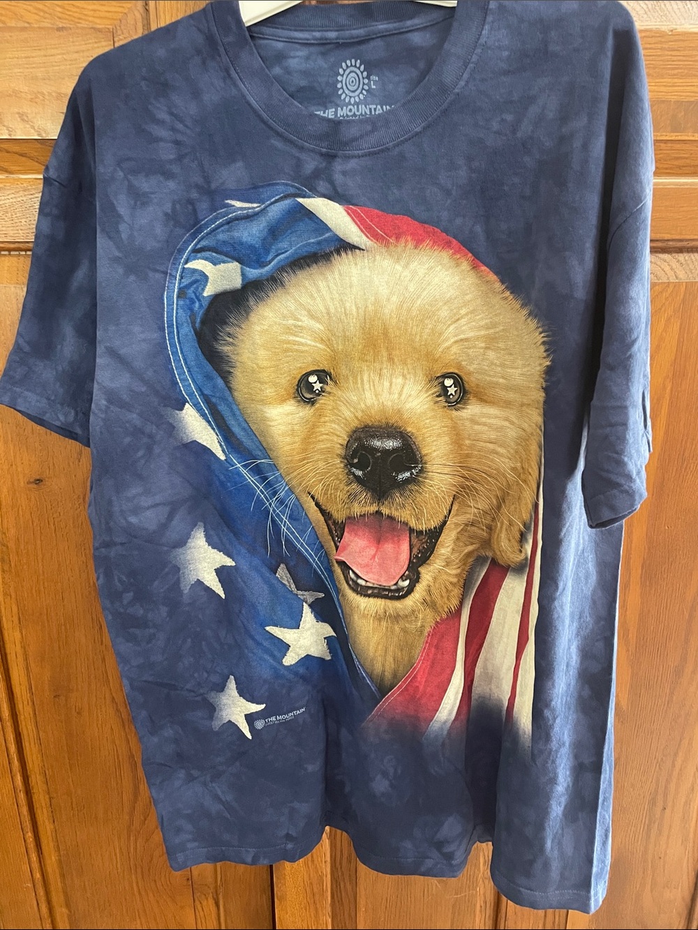 The Mountain Navy-TieDye Golden Puppy with American Flag Tee NWOT Sz. L Cute 😊
